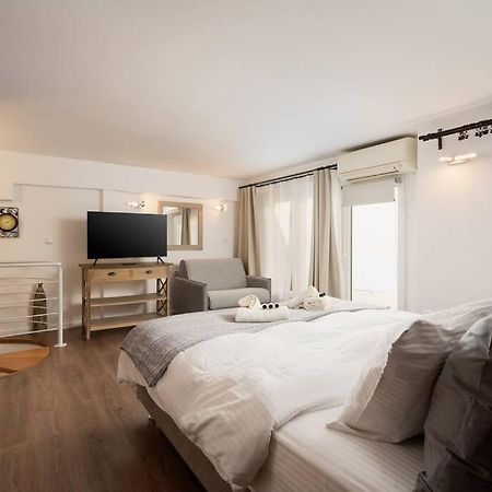 Modern Two Level Apartment In The Heart Of אתונה מראה חיצוני תמונה