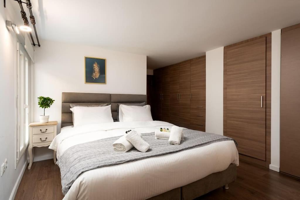 Modern Two Level Apartment In The Heart Of אתונה מראה חיצוני תמונה