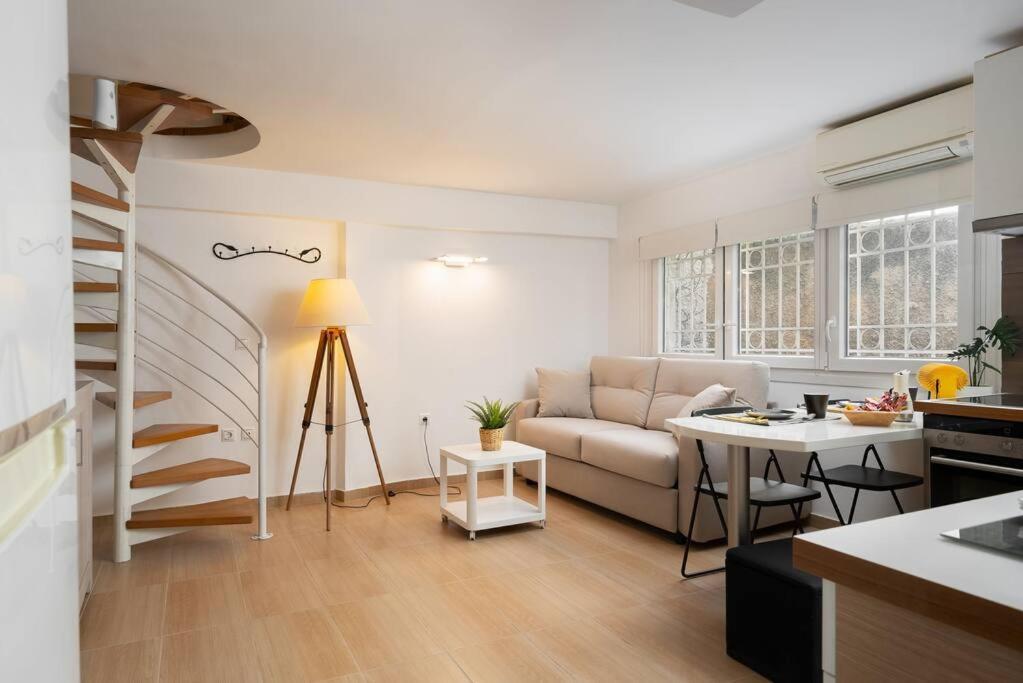 Modern Two Level Apartment In The Heart Of אתונה מראה חיצוני תמונה