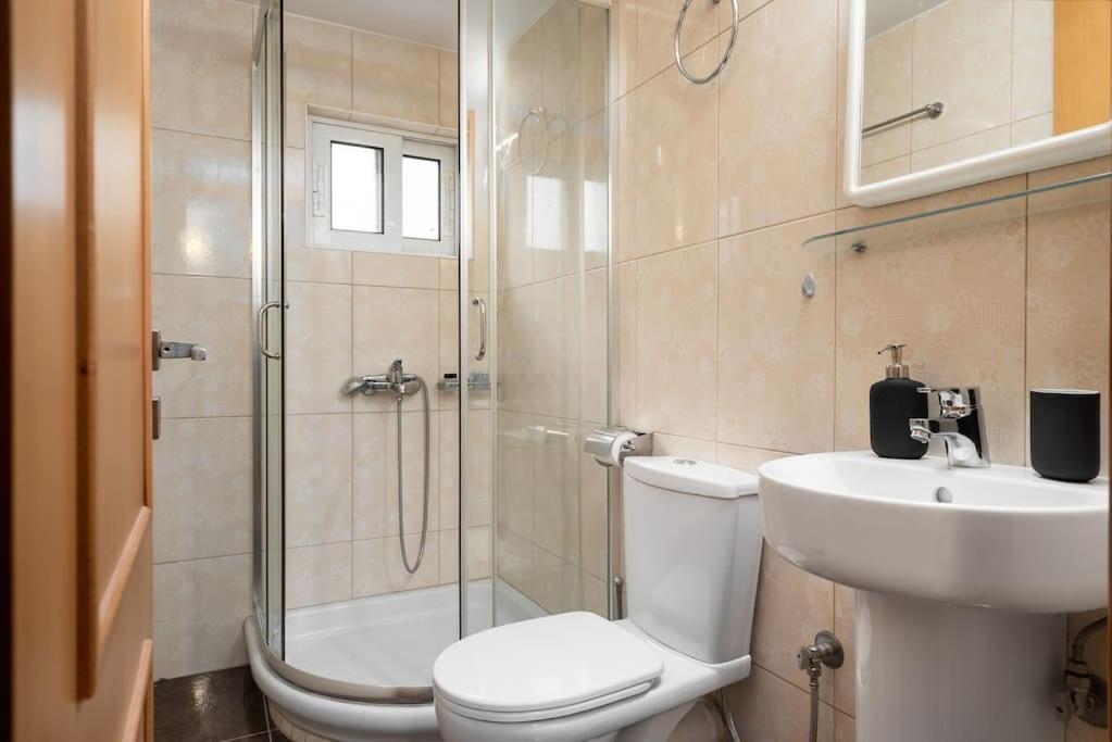 Modern Two Level Apartment In The Heart Of אתונה מראה חיצוני תמונה