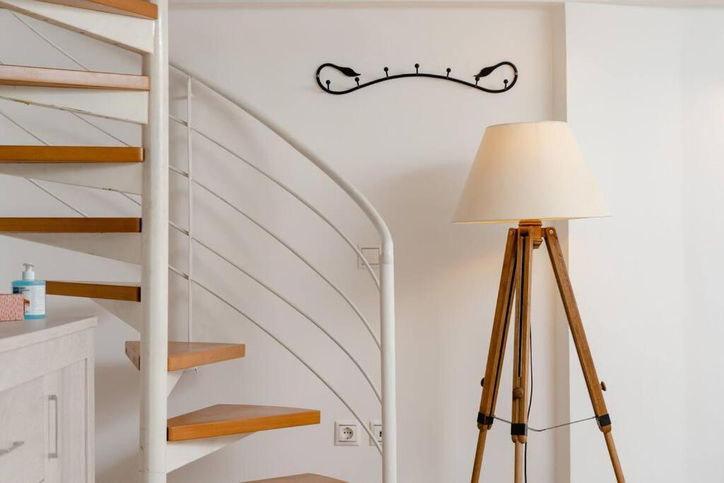 Modern Two Level Apartment In The Heart Of אתונה מראה חיצוני תמונה