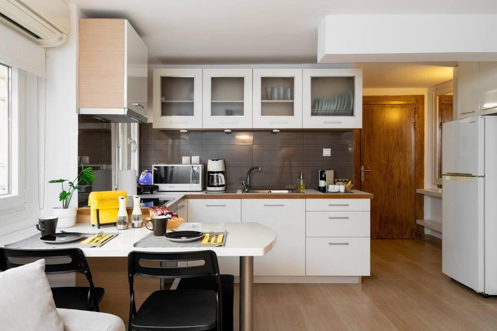 Modern Two Level Apartment In The Heart Of אתונה מראה חיצוני תמונה