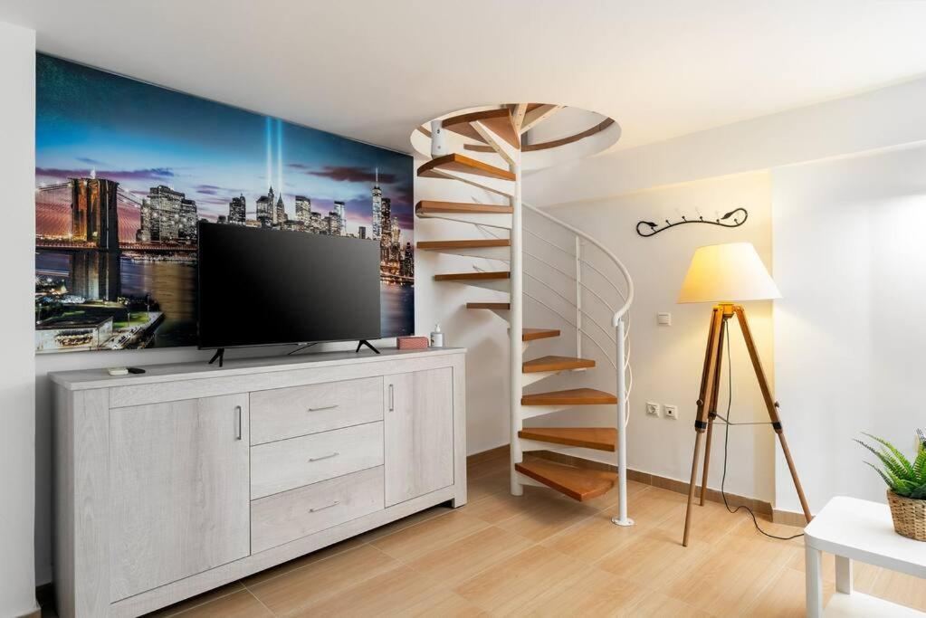 Modern Two Level Apartment In The Heart Of אתונה מראה חיצוני תמונה