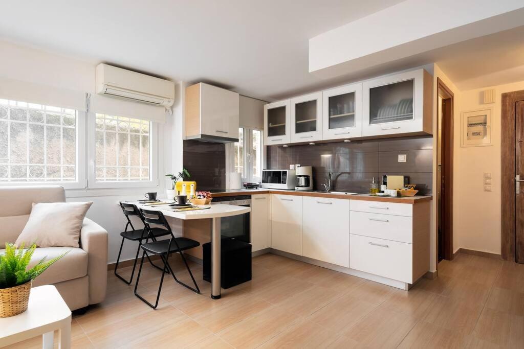 Modern Two Level Apartment In The Heart Of אתונה מראה חיצוני תמונה
