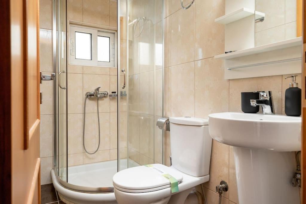 Modern Two Level Apartment In The Heart Of אתונה מראה חיצוני תמונה
